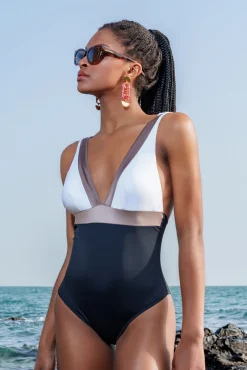 Bañador escote pico negro y blanco Chipre