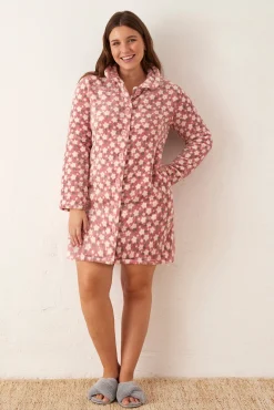 Bata abotonada tejido peludo estampado flores