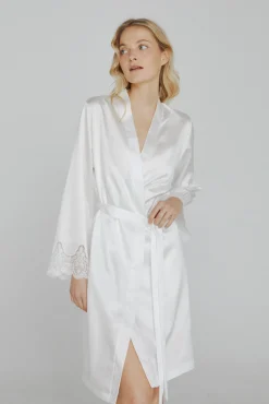 Bata de mujer Ivette Bridal corta satinada en blanco