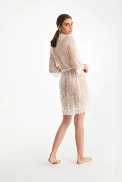Bata kimono corta encaje