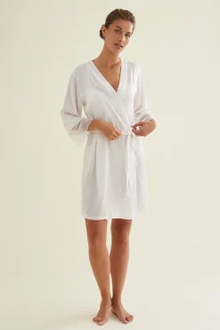 Bata Lencera Kimono Corta Satén