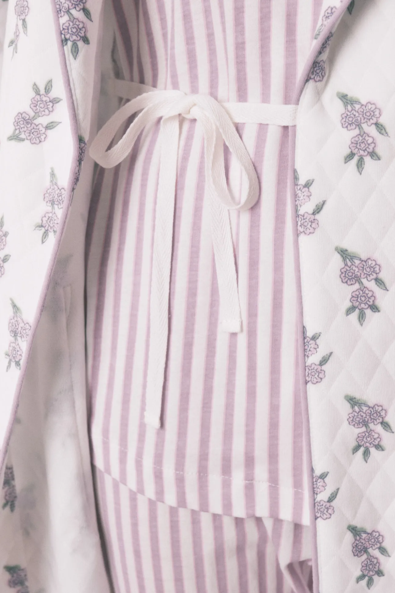 Bata midi acolchada flores marfil