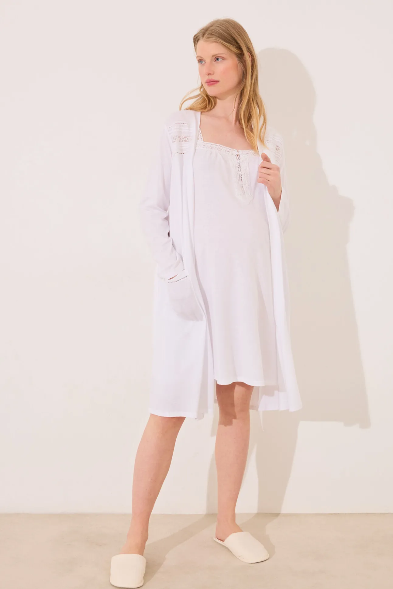 Bata midi "maternity" blanco