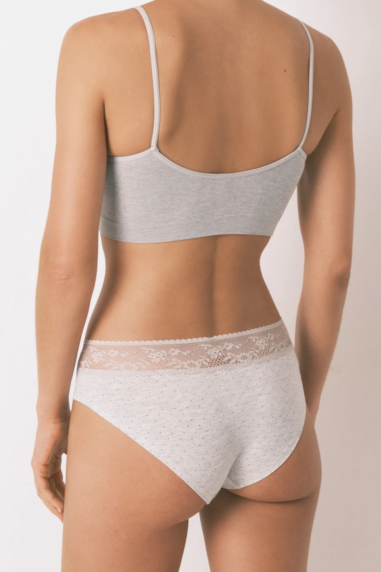 Braga ancha algodón estampada encaje gris medio