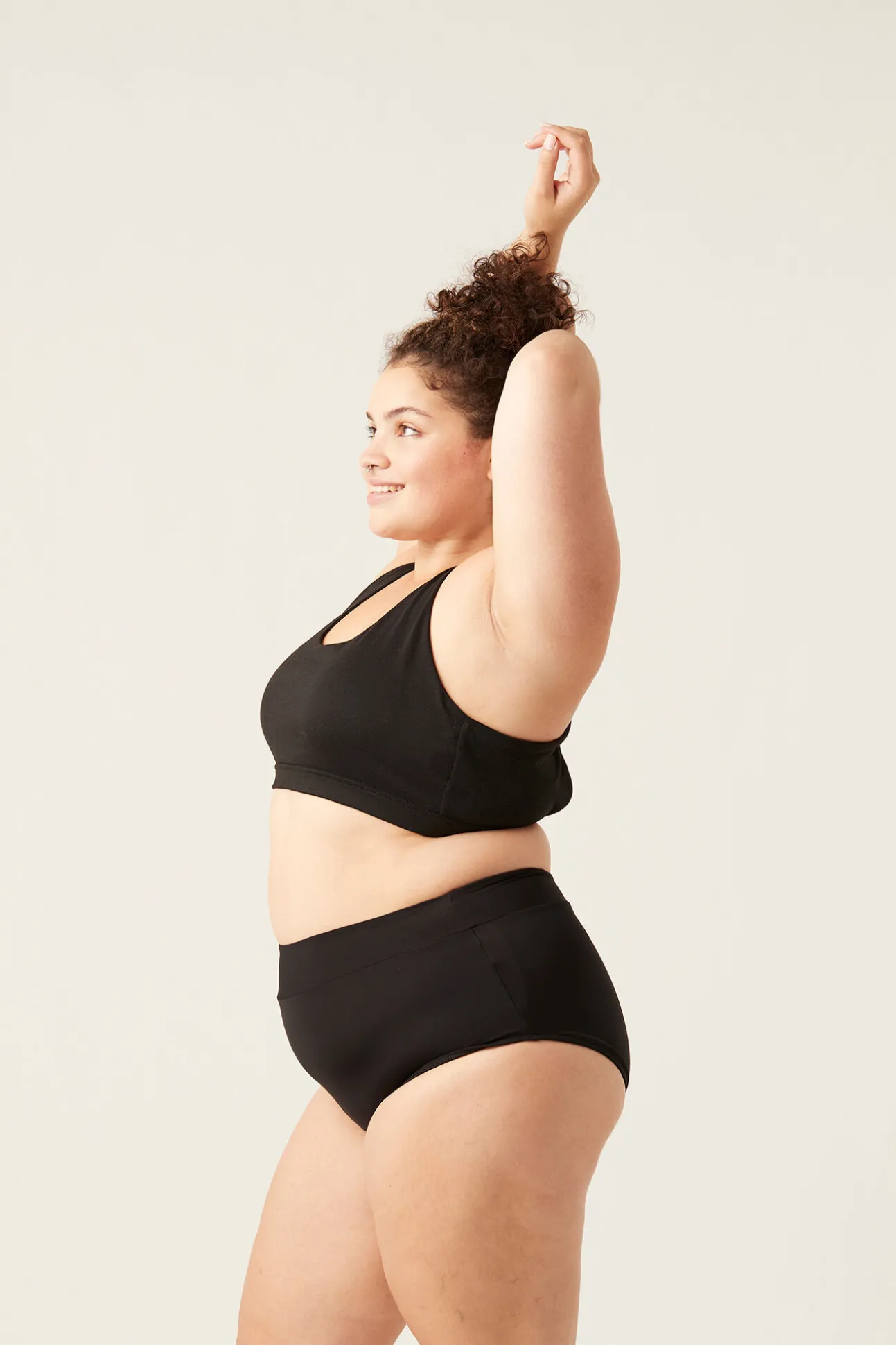 Braga bikini menstrual alta nailon reciclado negra absorción ligera moderada