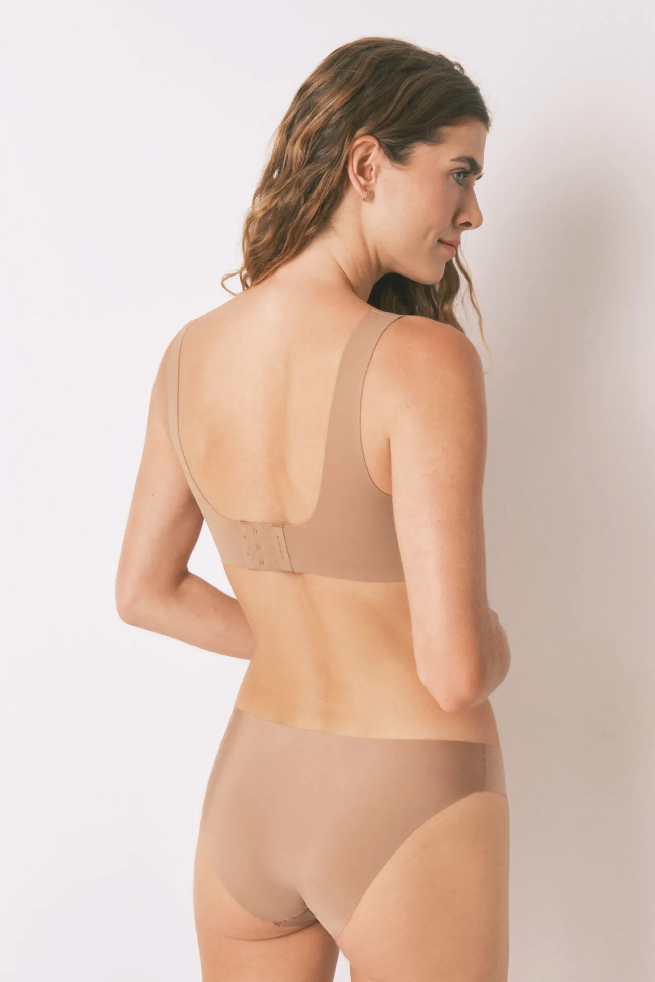 Braga clásica clean cut beige