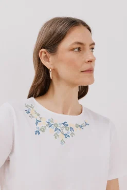 Camiseta bordado floral