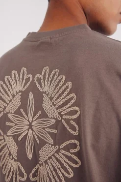 Camiseta bordados círculo