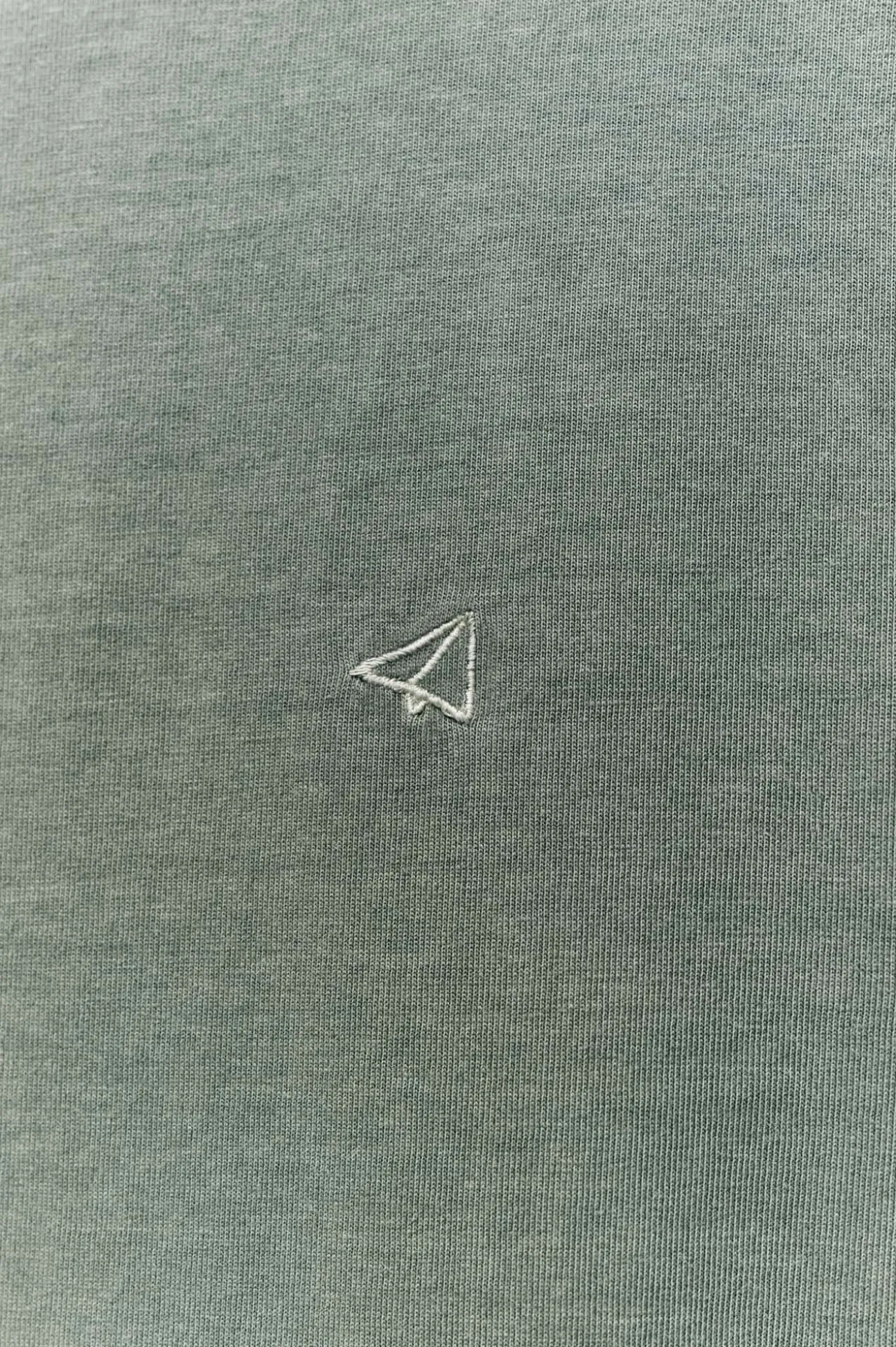 Camiseta básica con bordado avión OOTO