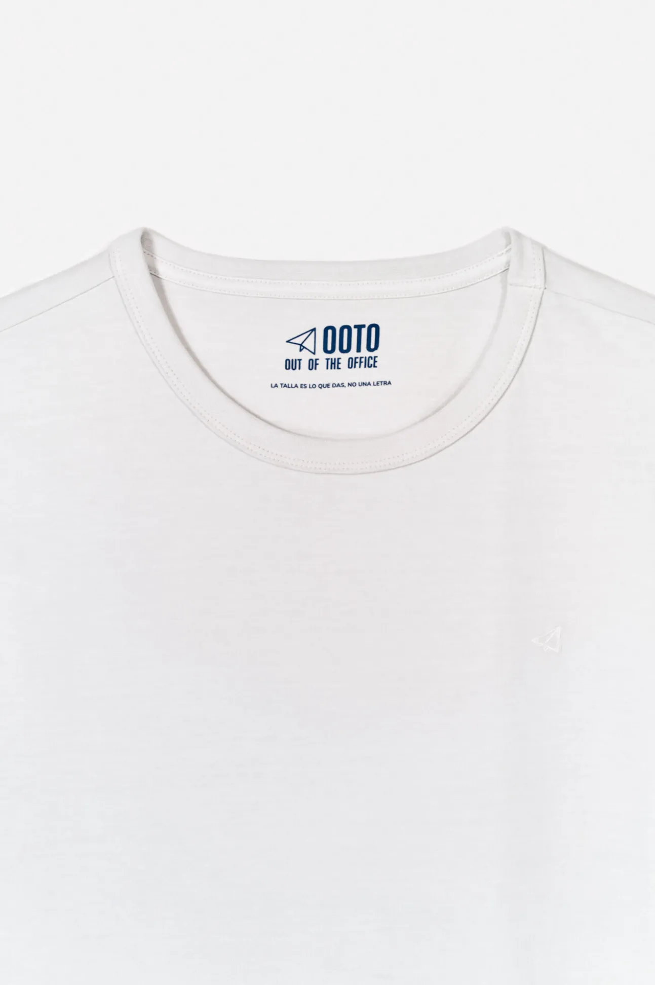 Camiseta básica con bordado avión OOTO