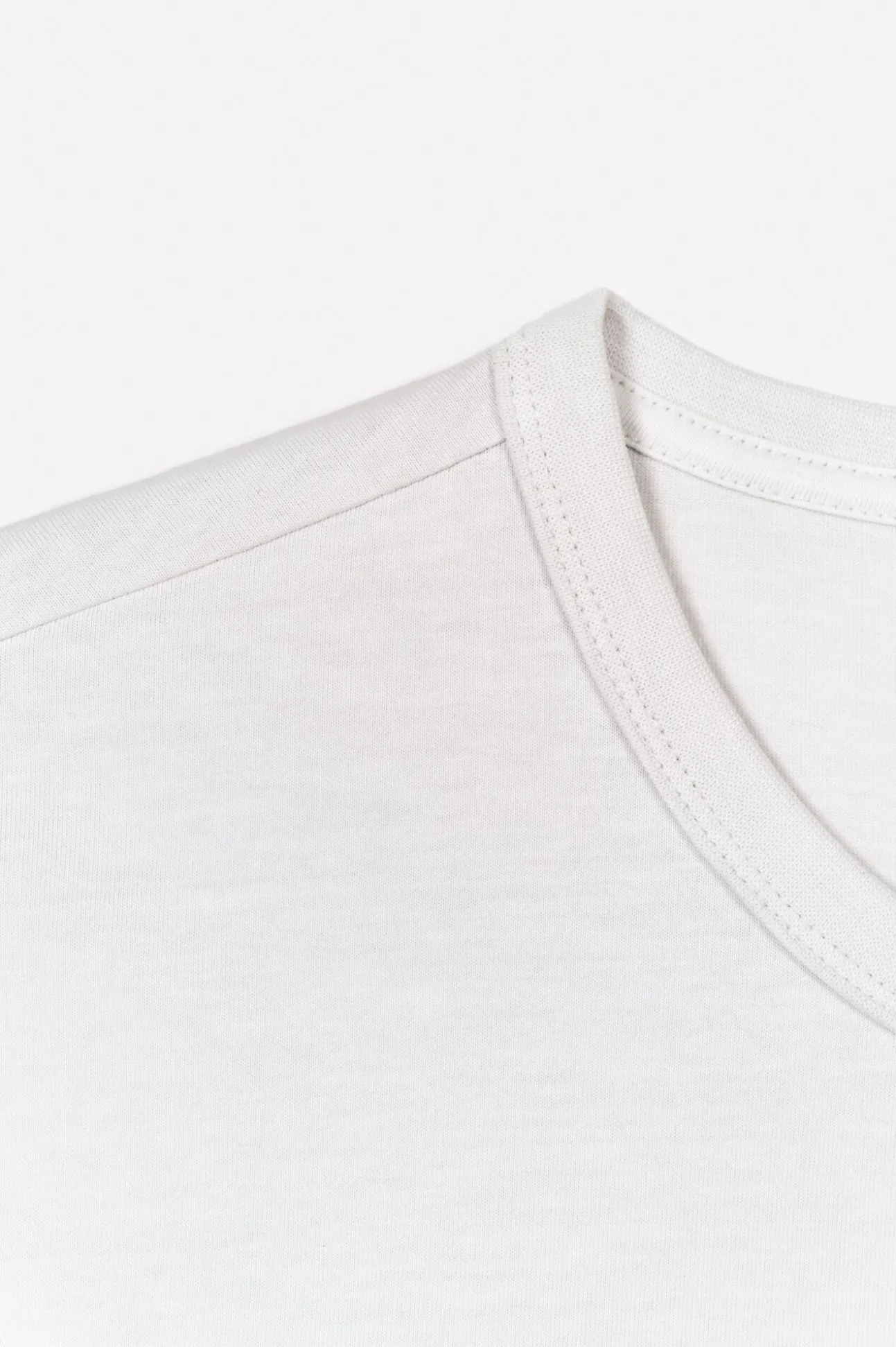 Camiseta básica con bordado avión OOTO