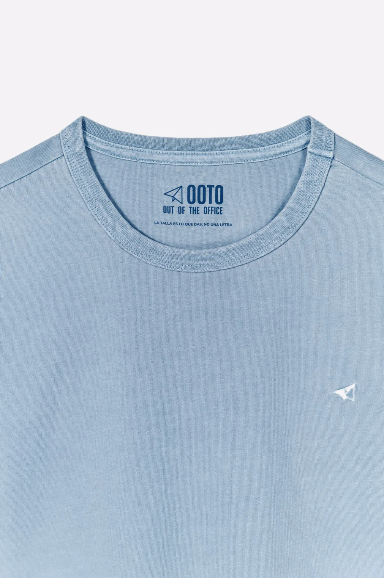 Camiseta básica con bordado avión OOTO