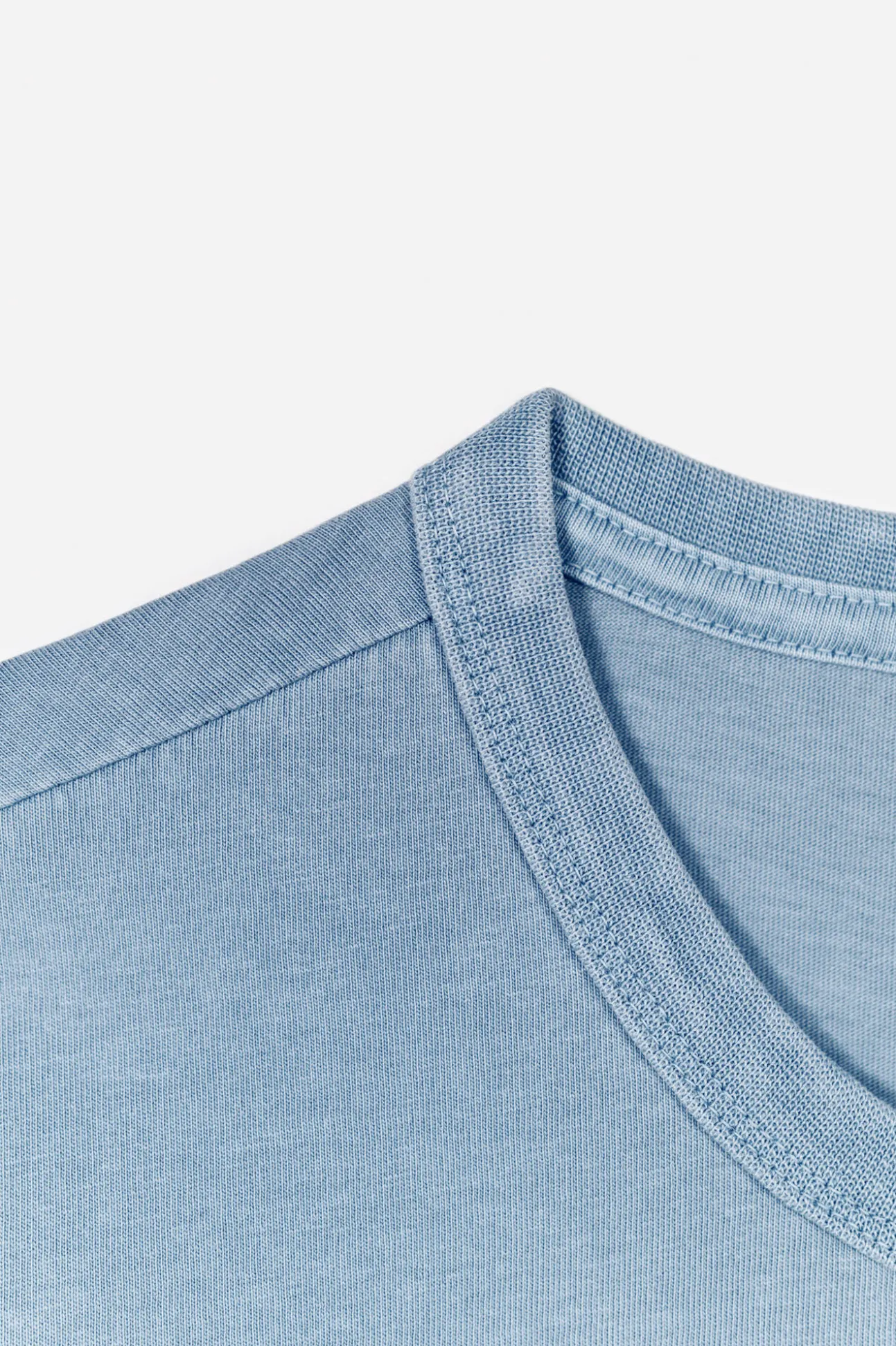 Camiseta básica con bordado avión OOTO