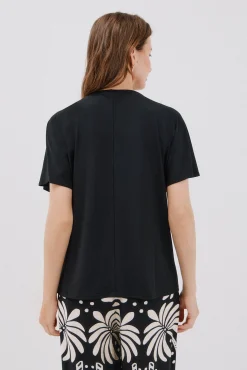 Camiseta básica fluida