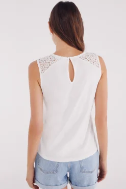 Camiseta crochet hombros