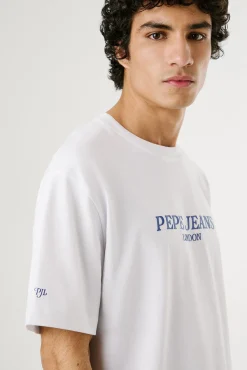 Camiseta de manga corta con logo y fantasia trasera.