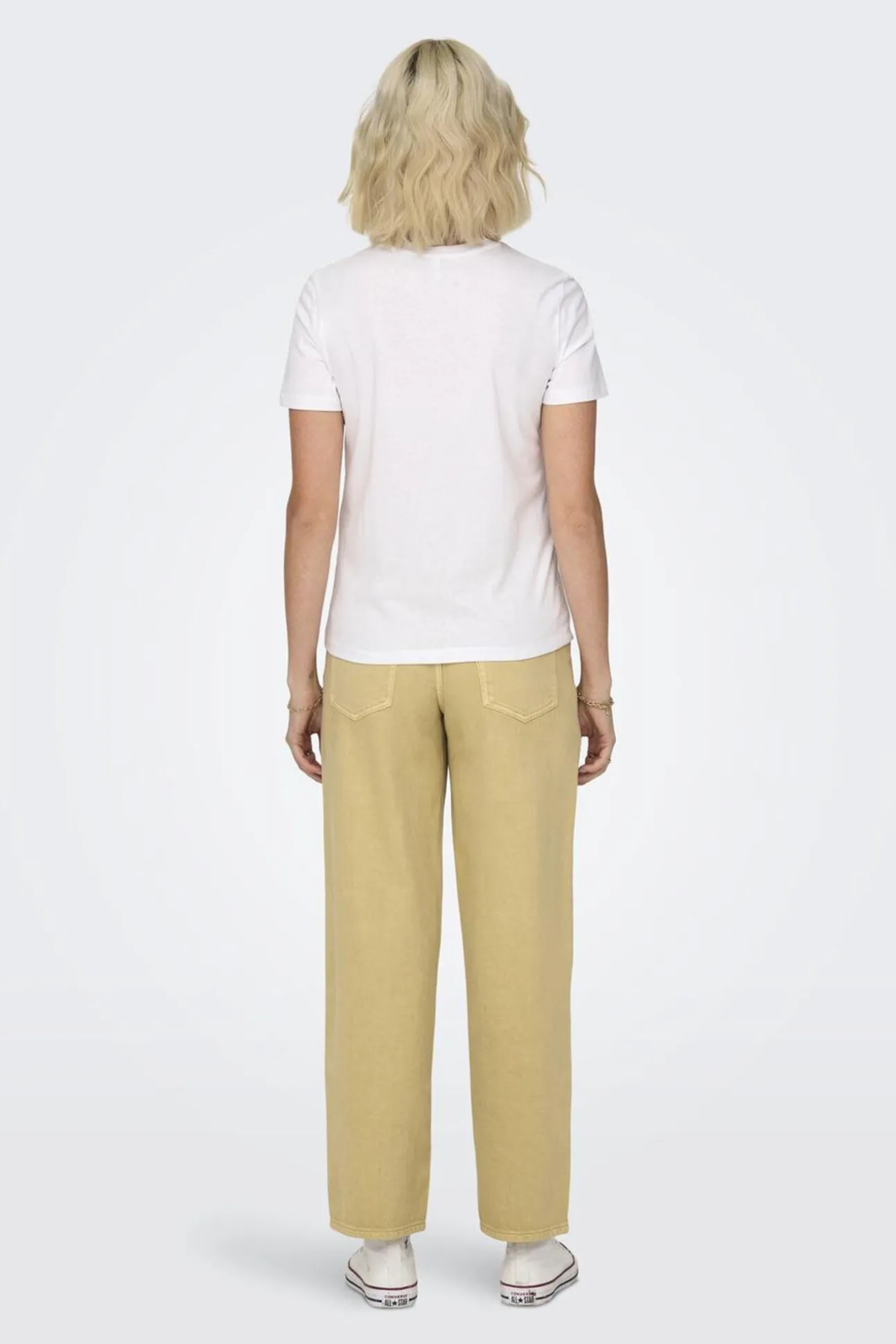 Camiseta de manga corta detalle bordados