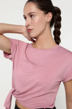 Camiseta de manga corta detalle nudo