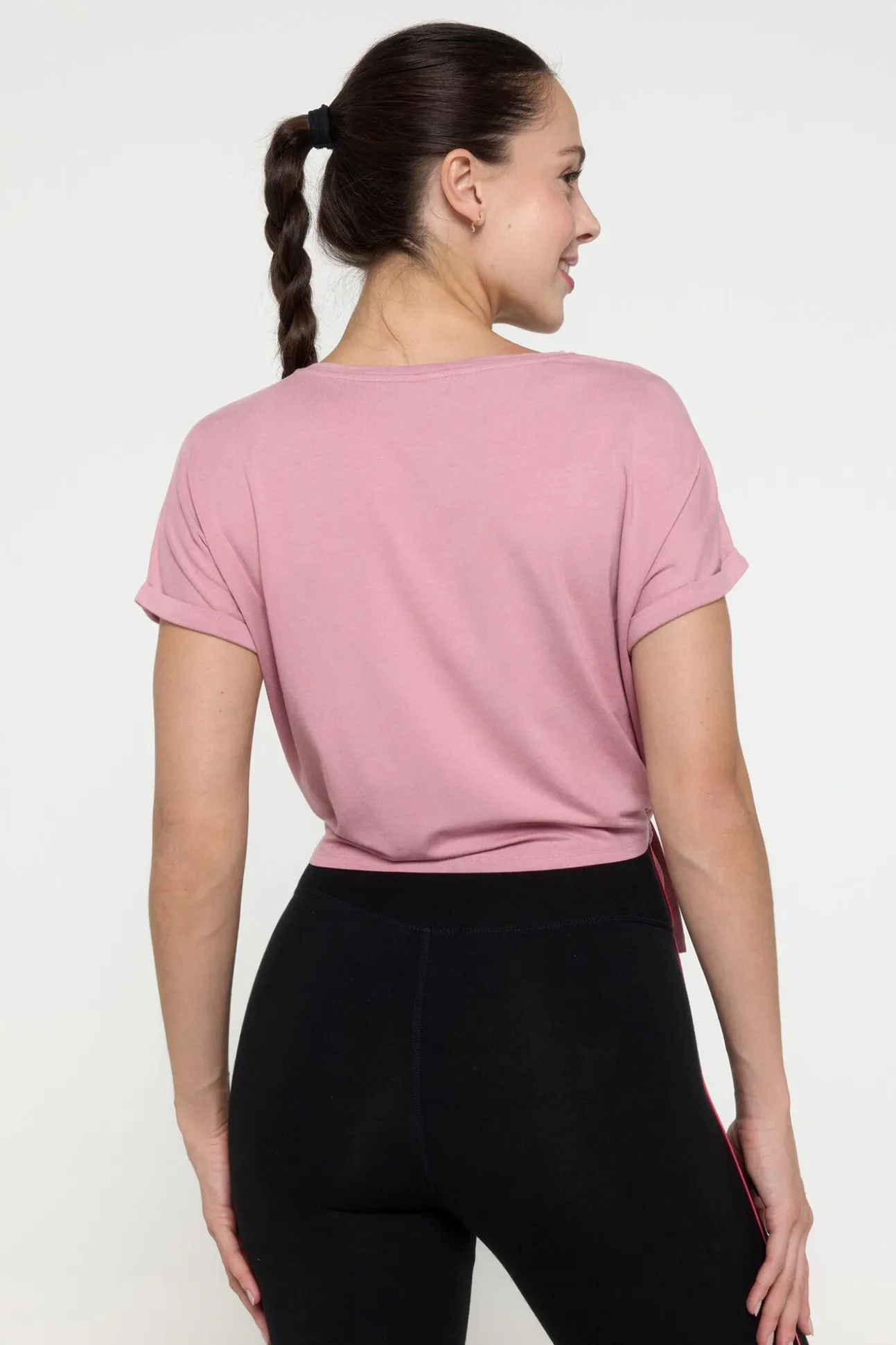 Camiseta de manga corta detalle nudo
