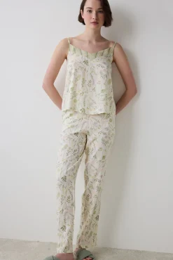 Camiseta de pijama tirantes flores