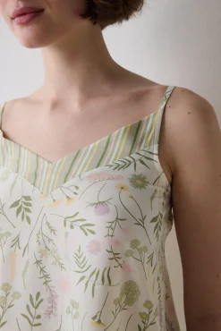 Camiseta de pijama tirantes flores