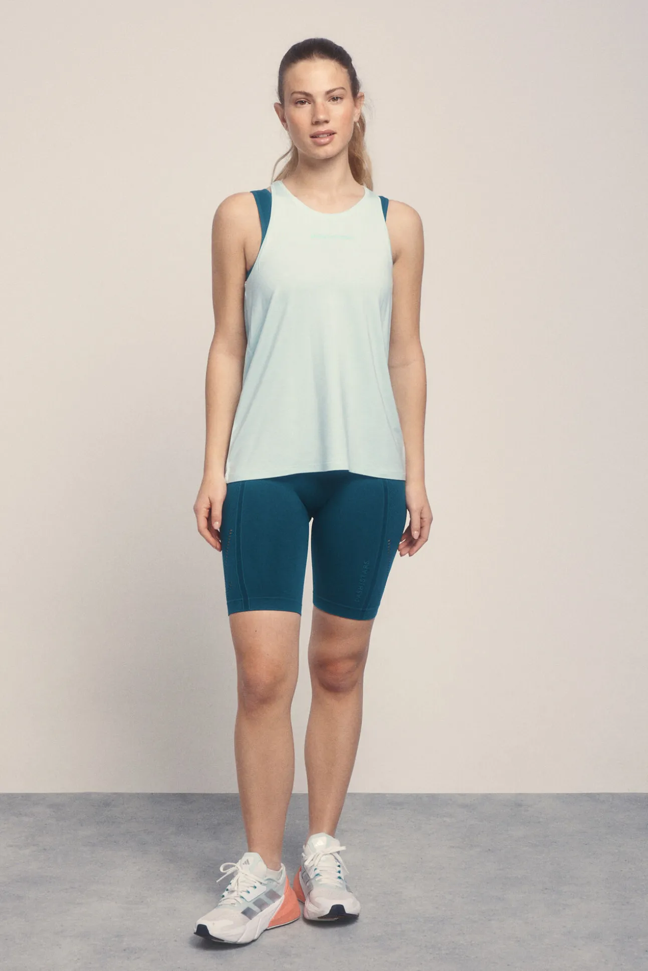 Camiseta fluida modal azul claro