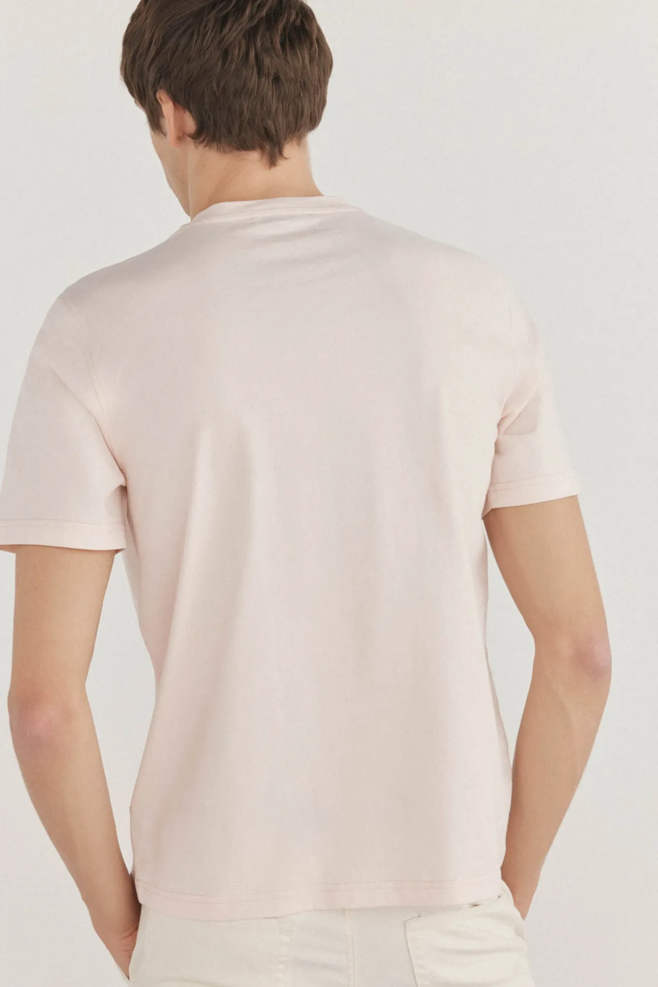 Camiseta logos relieve