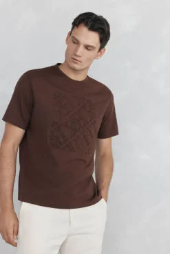 Camiseta logos relieve