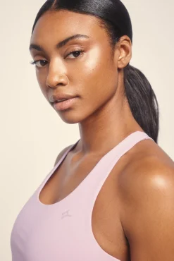 Camiseta sin mangas entallada lila