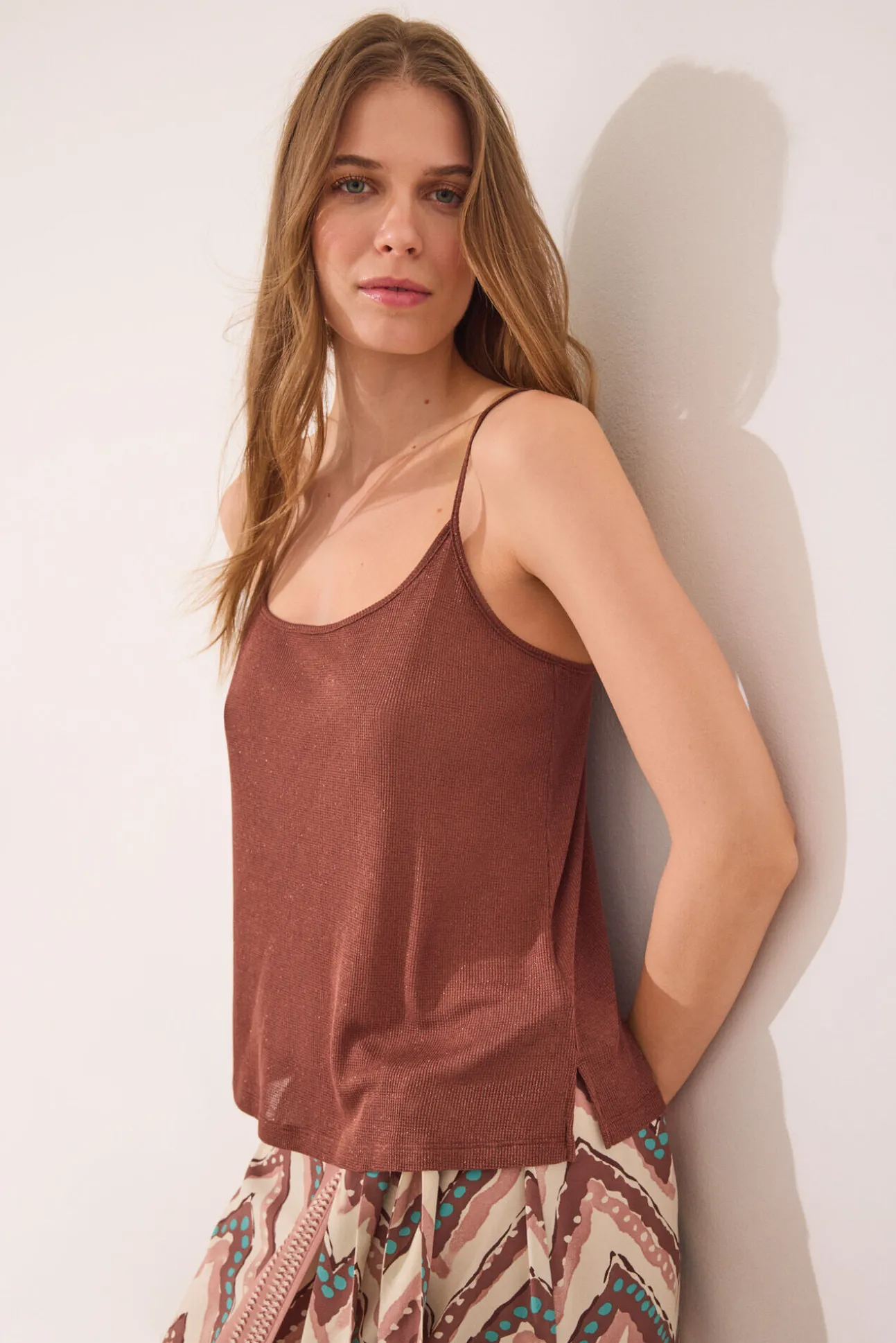 Camiseta tirantes canalé marrón