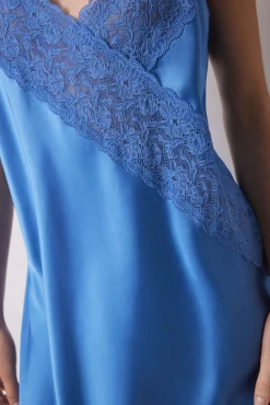 Camisón corto satén y encaje azul