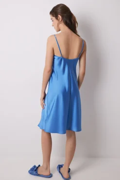 Camisón corto satén y encaje azul