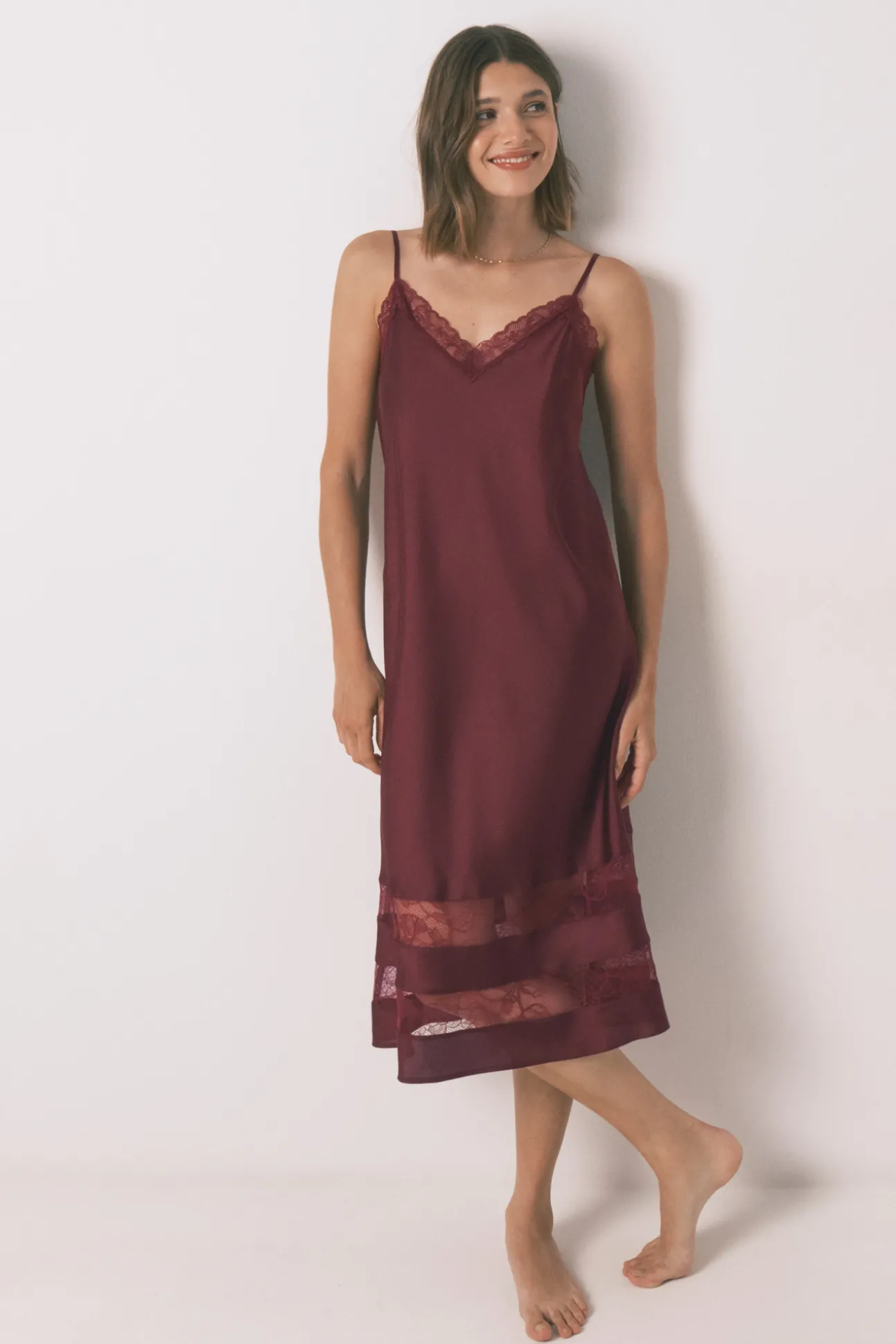 Camisón largo encaje vino