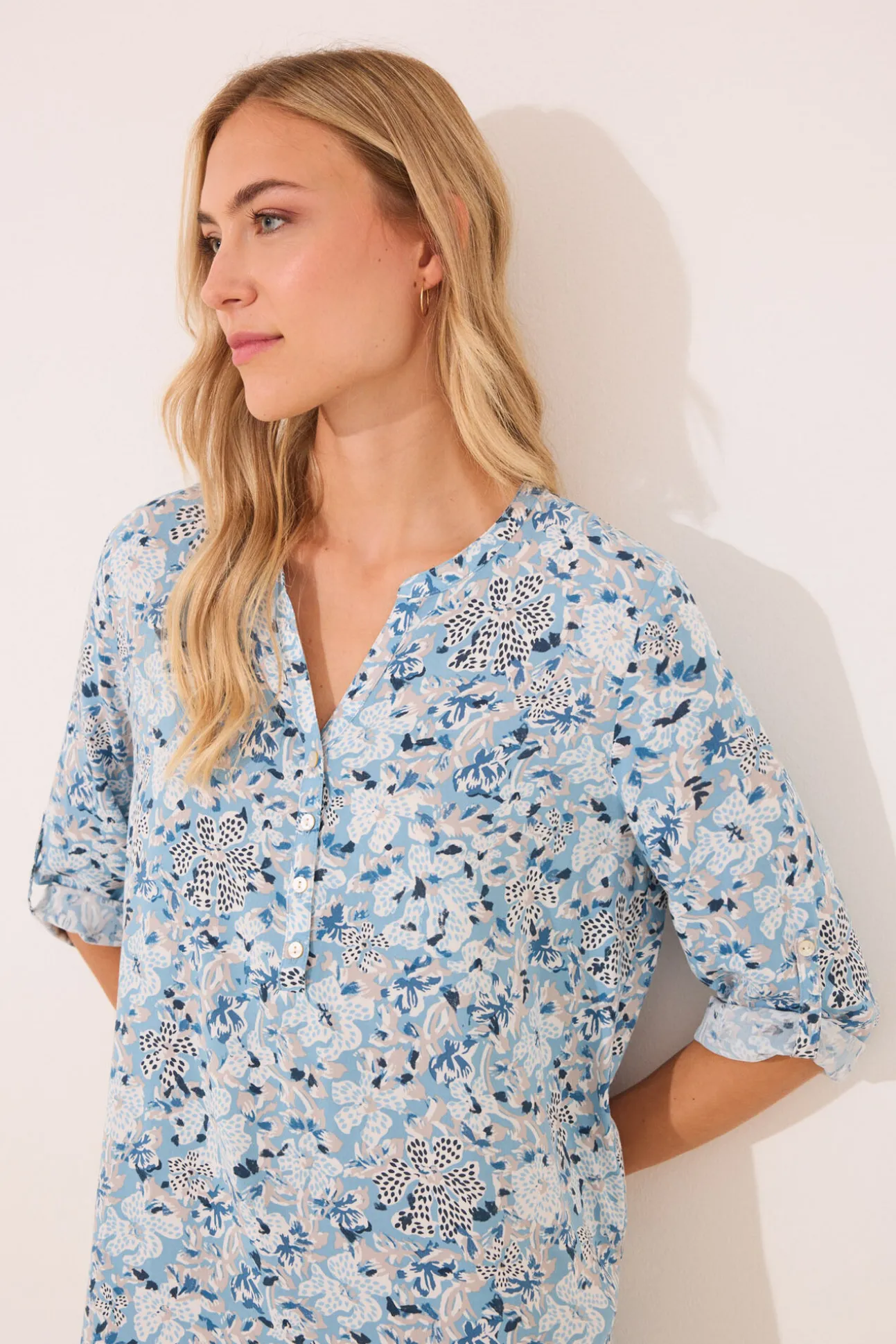 Camisola corta viscosa flores azul