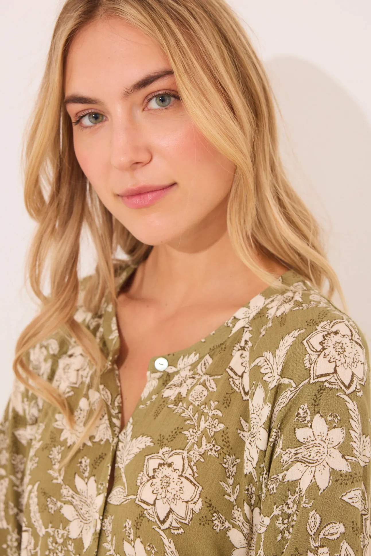 Camisola flores viscosa