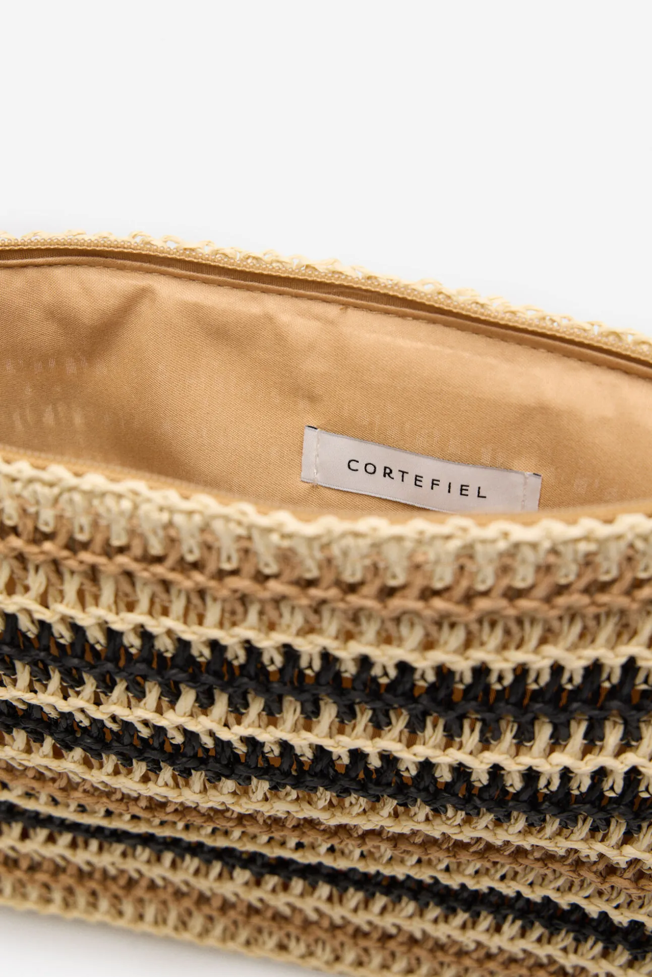 Cartera de rafia