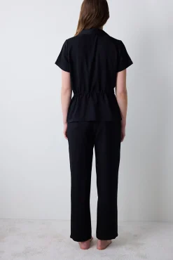 Conjunto de pijama largo camisero satinado negro