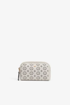 Estuche con patrón perforado