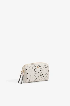 Estuche con patrón perforado