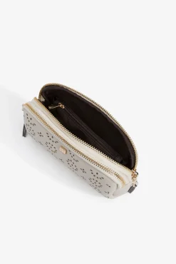 Estuche con patrón perforado