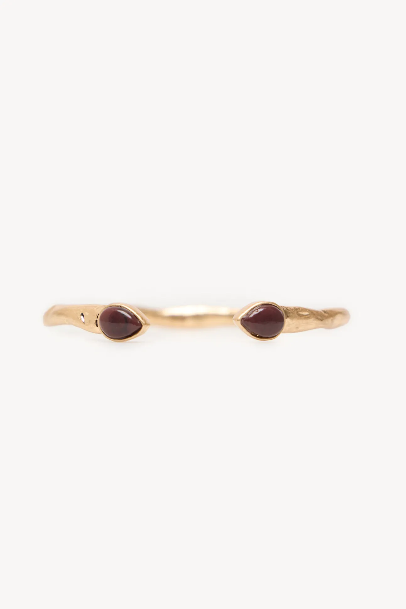 Leslie. Brazalete piedra bañado en oro