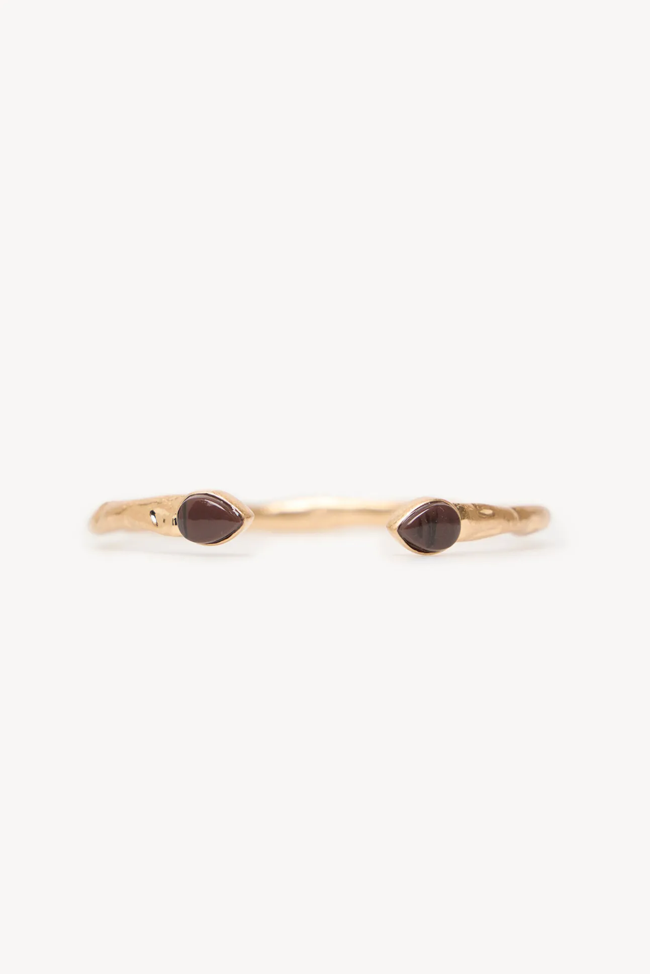 Leslie. Brazalete piedra bañado en oro