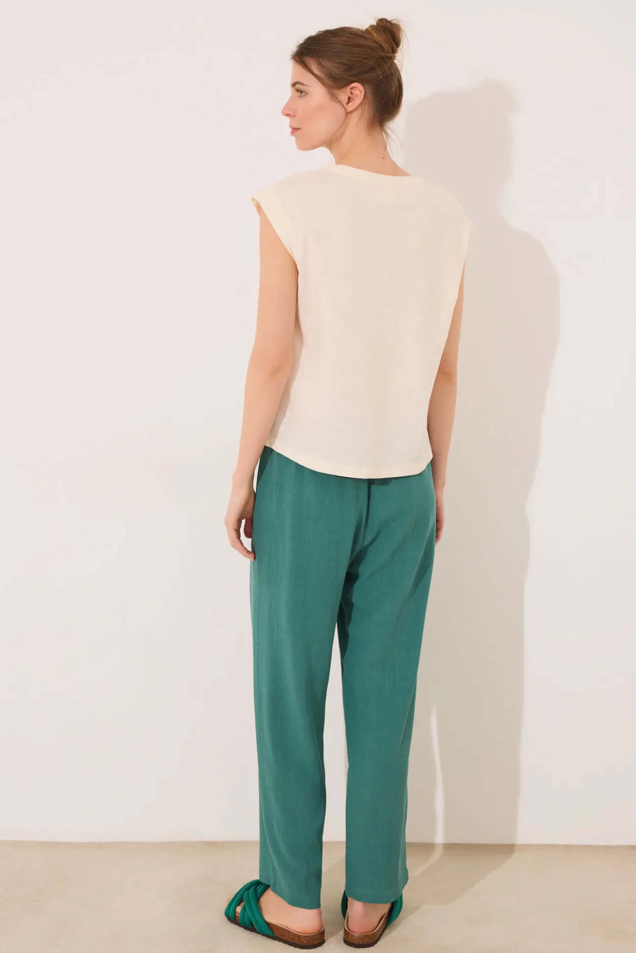 Pantalón Capri lino y viscosa verde