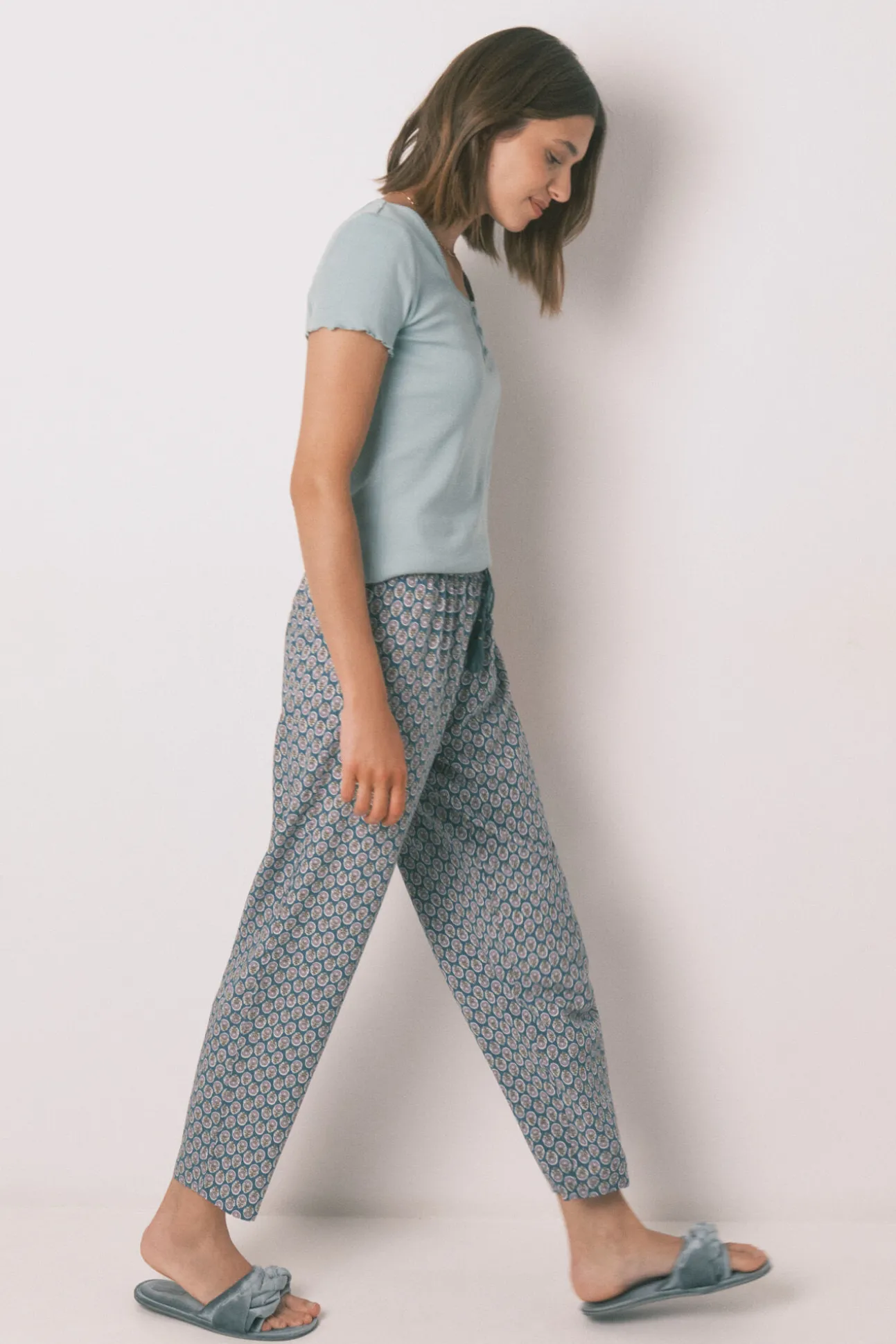 Pantalón largo carrot viscosa print sellos