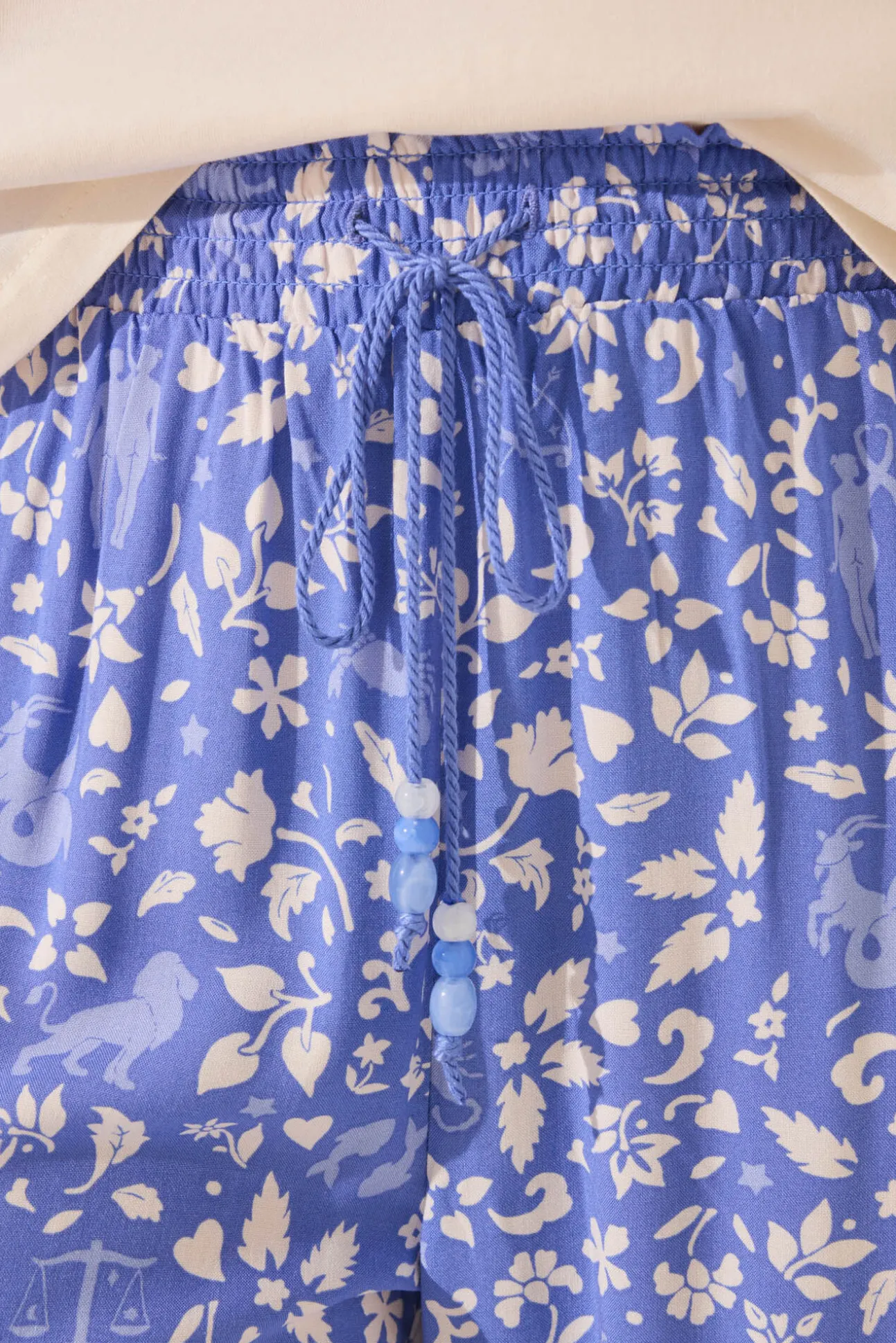 Pantalón largo estampado flores azul