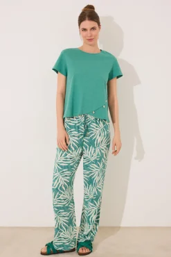 Pantalón largo estampado hojas verde