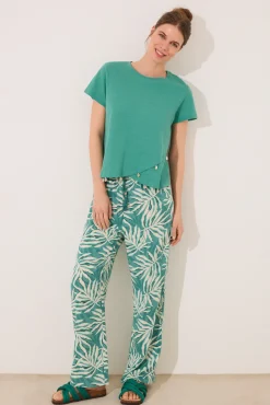 Pantalón largo estampado hojas verde