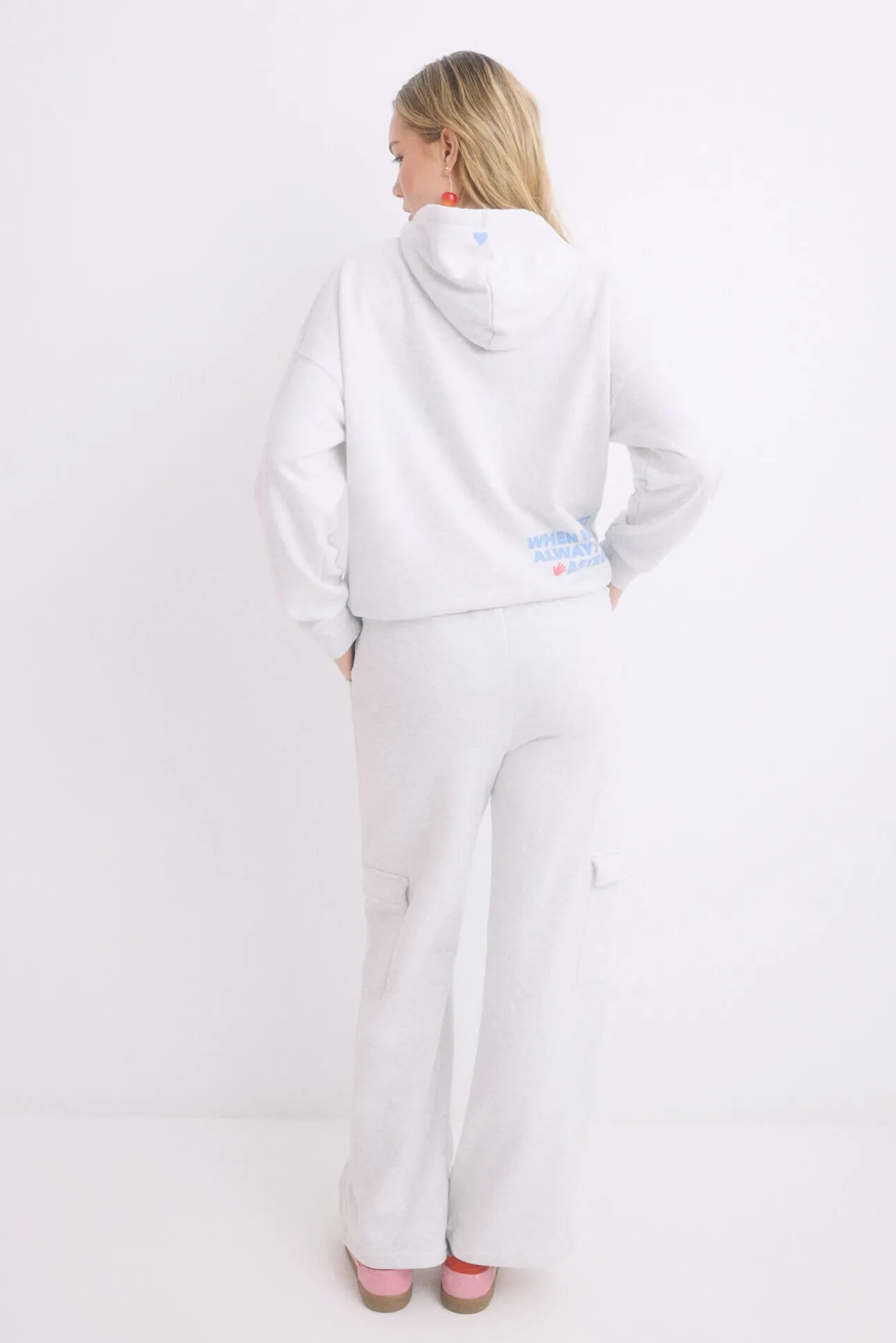 Pantalón largo flare felpa gris