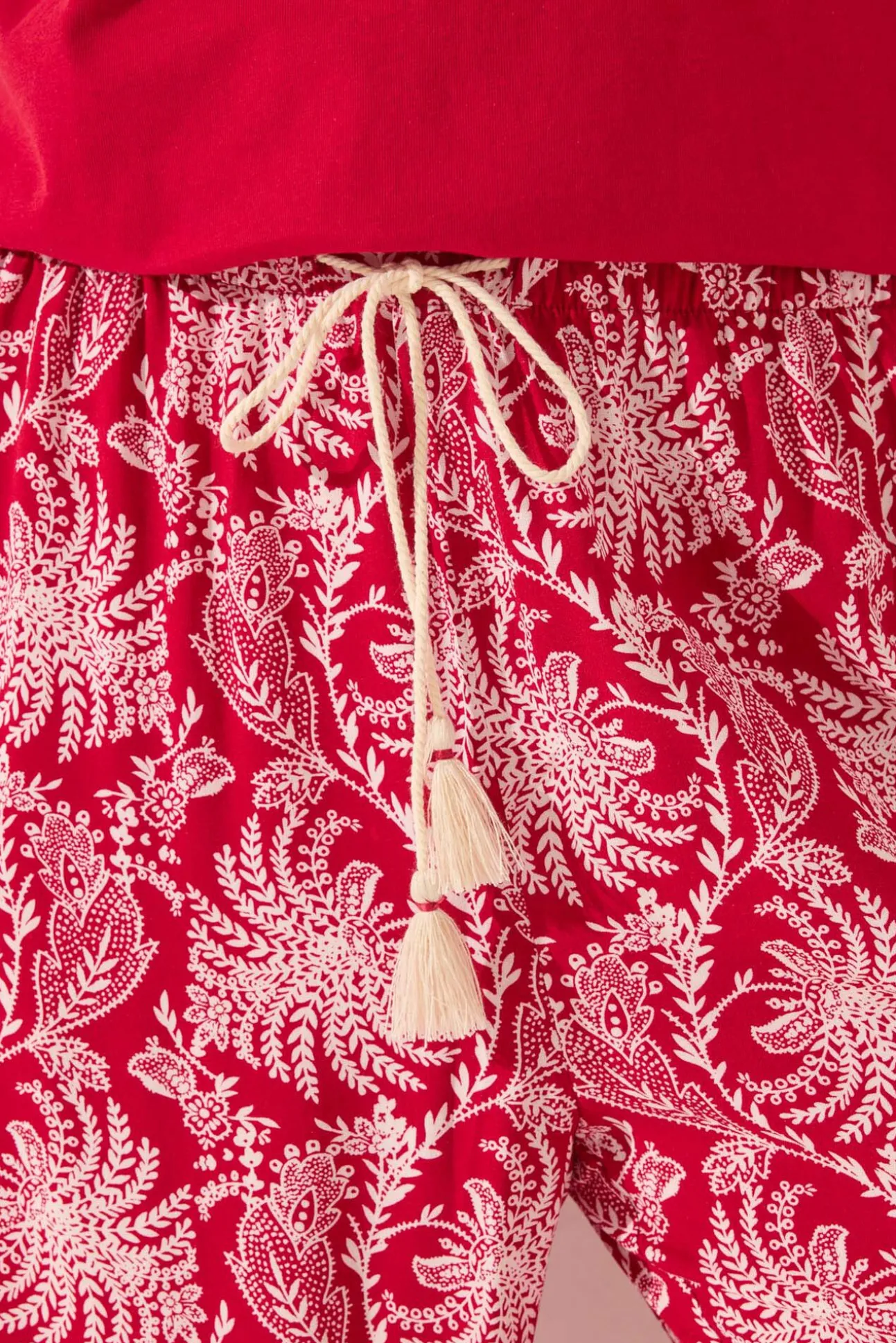 Pantalón largo viscosa estampado hojas rojo