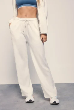 Pantalón recto ancho tacto suave gris